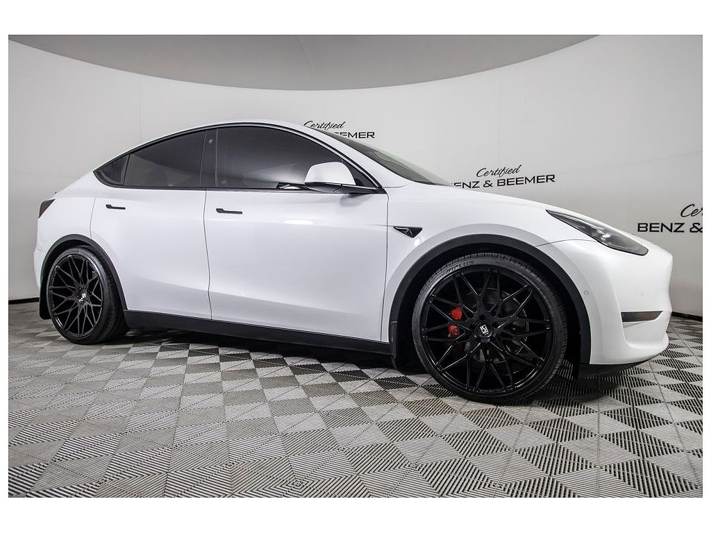 2022 Tesla Model Y photo 1