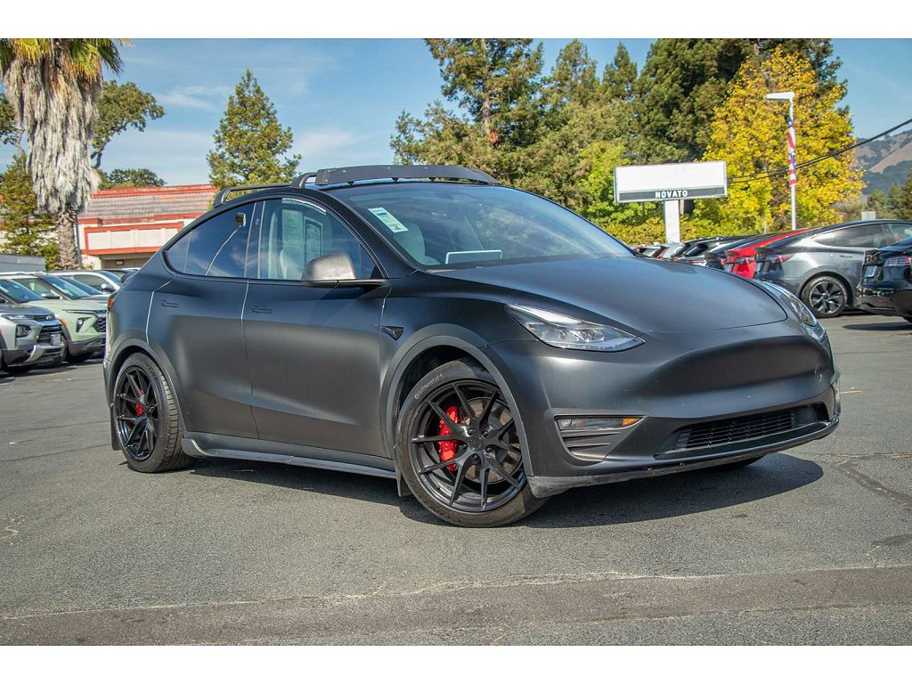 2023 Tesla Model Y photo 1