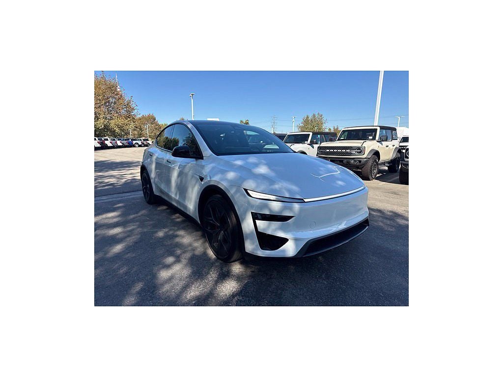 2026 Tesla Model Y photo 1