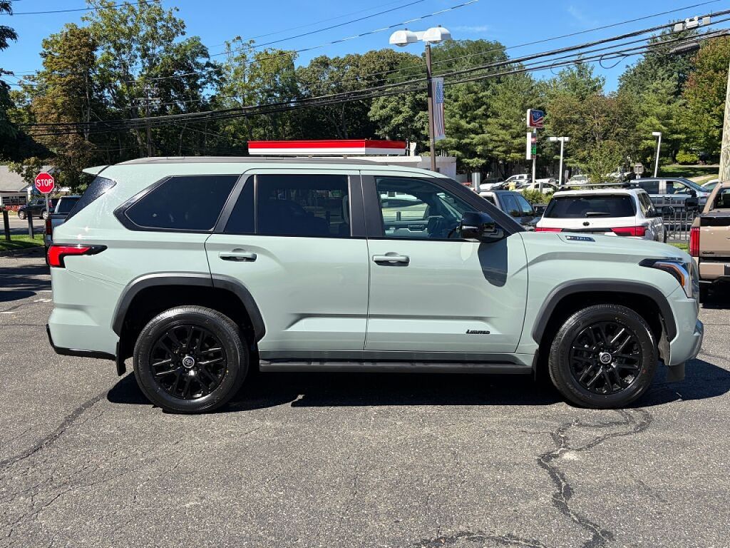2024 Toyota Sequoia SR5