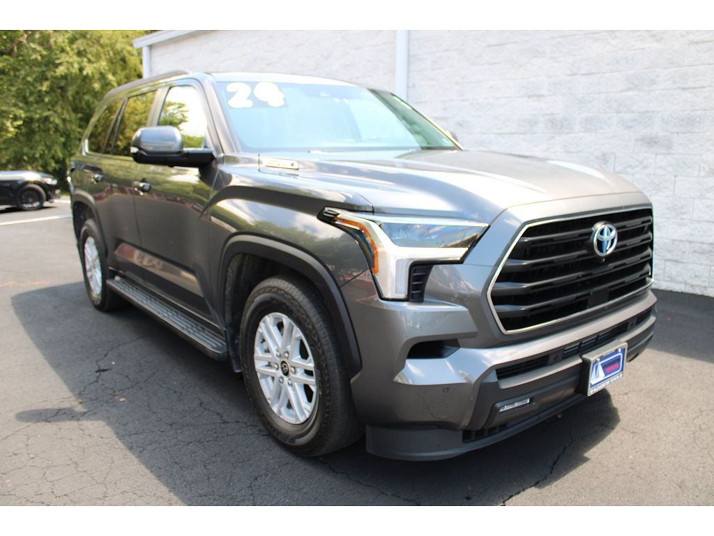 2024 Toyota Sequoia SR5