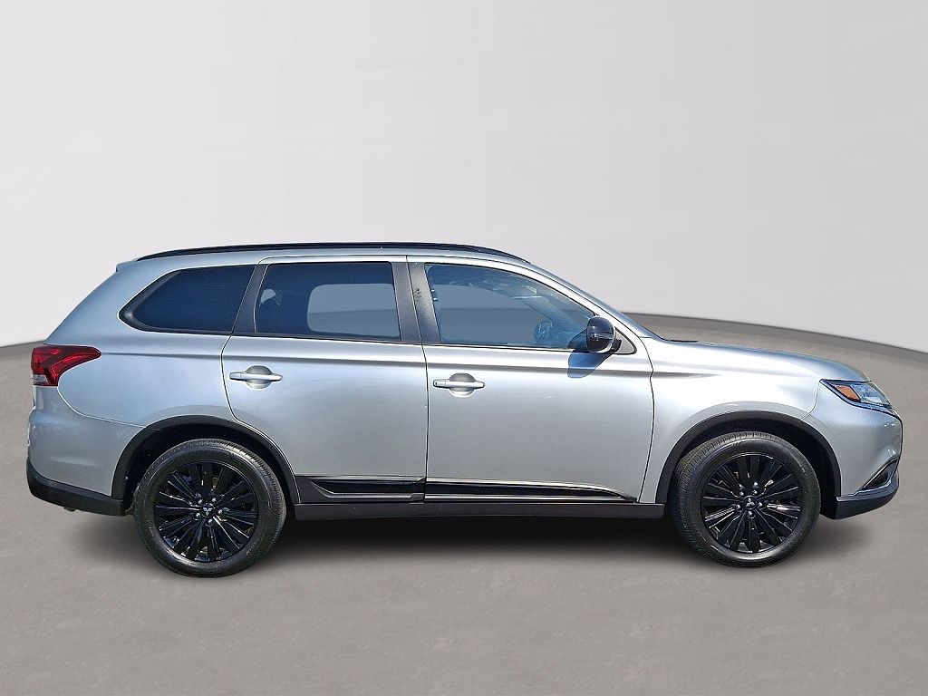 2020 Mitsubishi Outlander LE