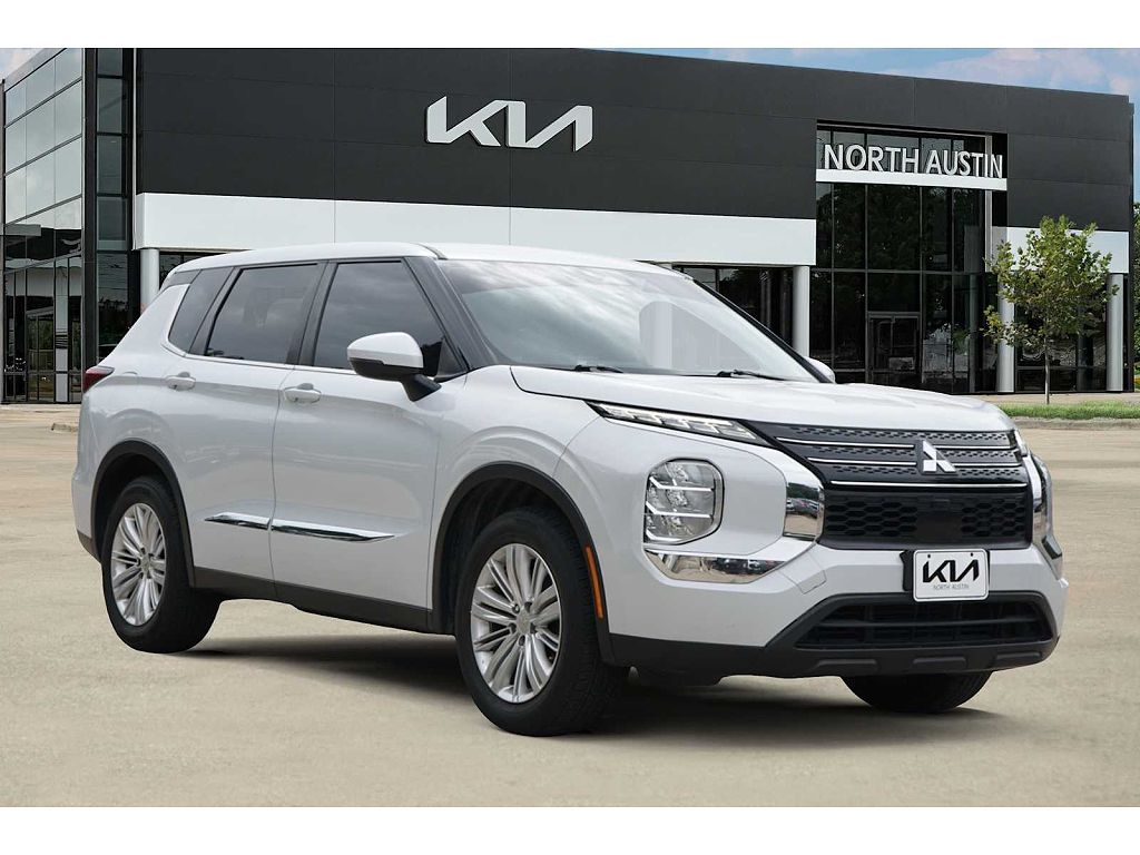 2022 Mitsubishi Outlander ES