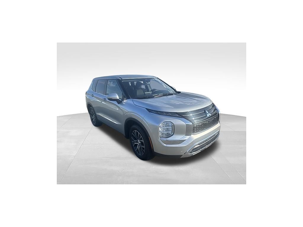 2022 Mitsubishi Outlander ES