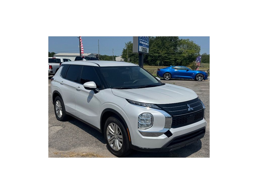 2022 Mitsubishi Outlander ES