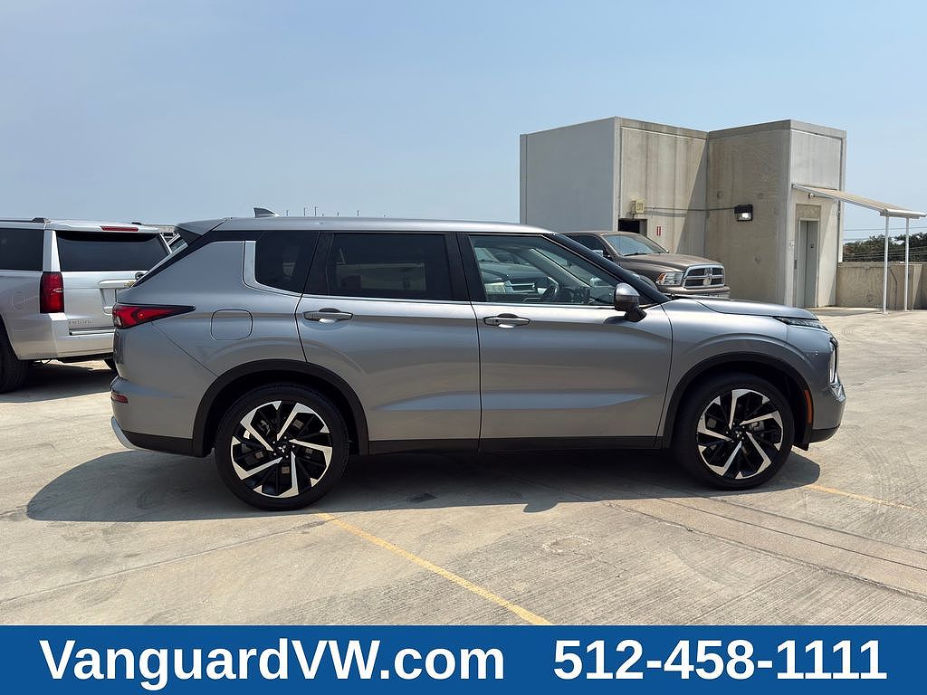 2023 Mitsubishi Outlander SE