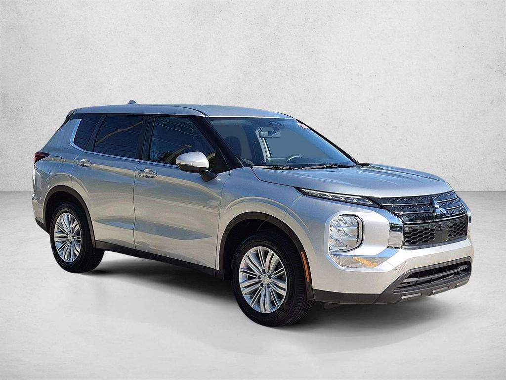 2024 Mitsubishi Outlander ES