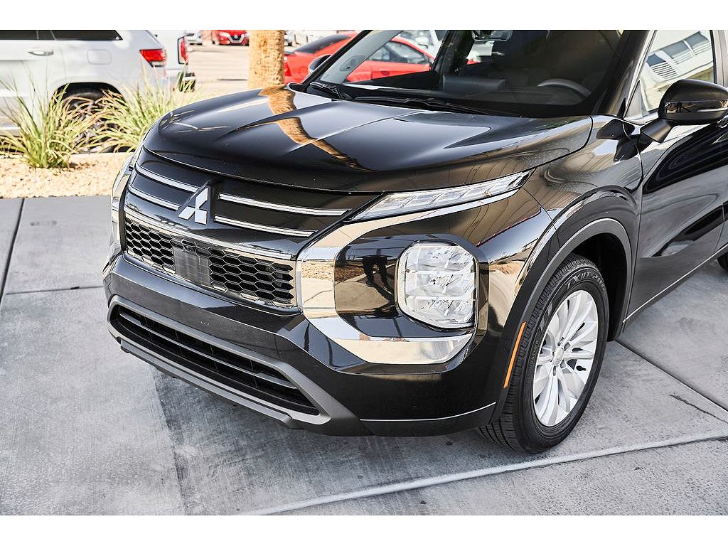 2025 Mitsubishi Outlander ES