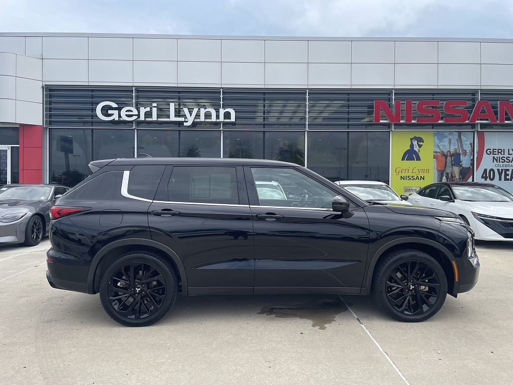 2022 Mitsubishi Outlander SE