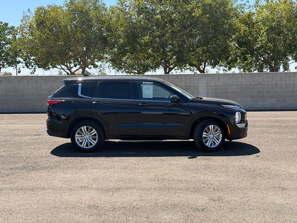 2024 Mitsubishi Outlander ES