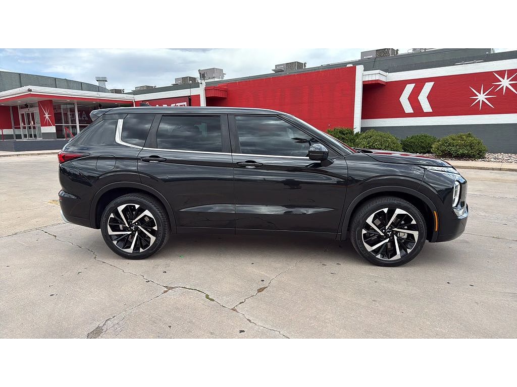 2023 Mitsubishi Outlander Black Edition