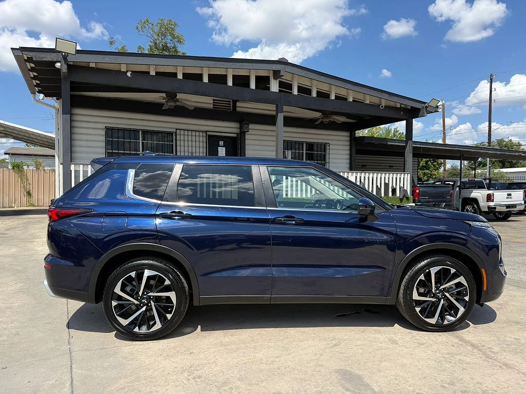 2023 Mitsubishi Outlander Black Edition