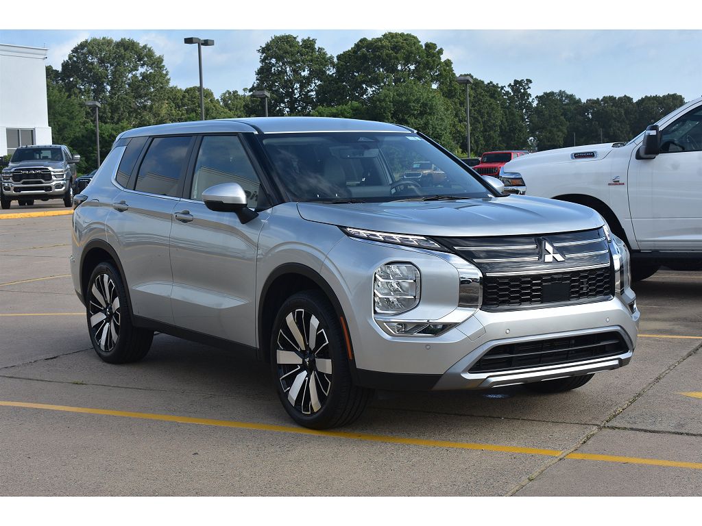 2025 Mitsubishi Outlander SE