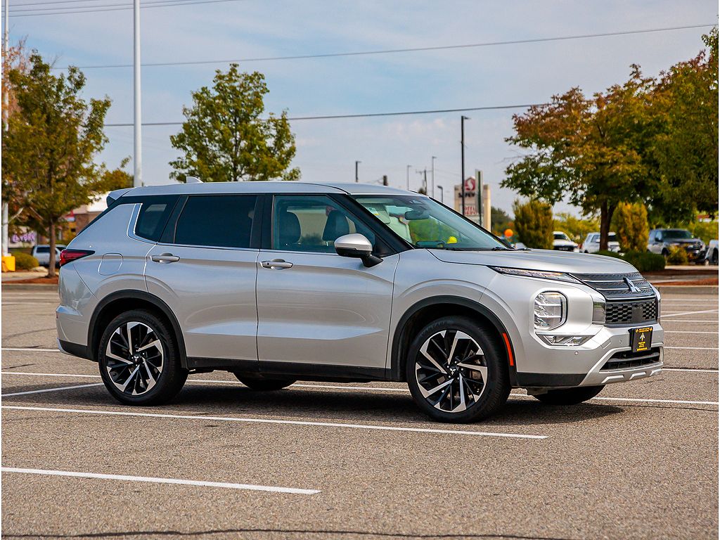 2024 Mitsubishi Outlander SE