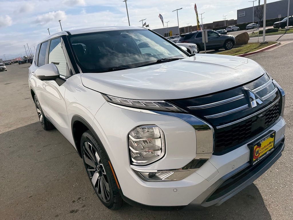 2025 Mitsubishi Outlander SE