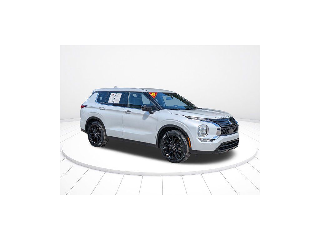 2024 Mitsubishi Outlander SE