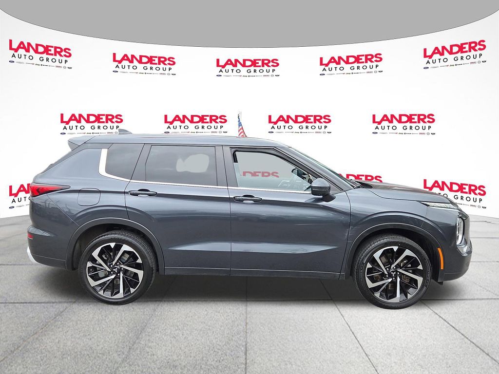 2024 Mitsubishi Outlander SE