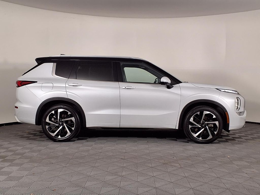 2024 Mitsubishi Outlander SEL
