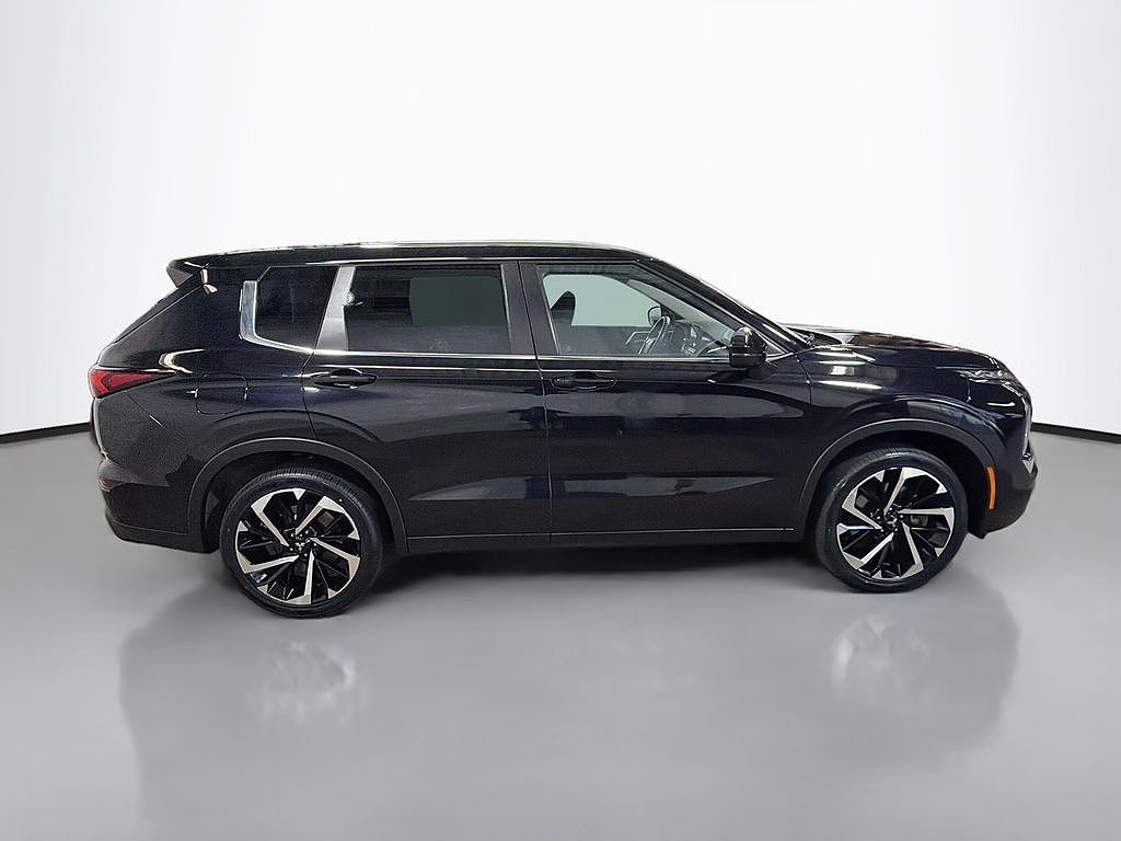 2022 Mitsubishi Outlander ES
