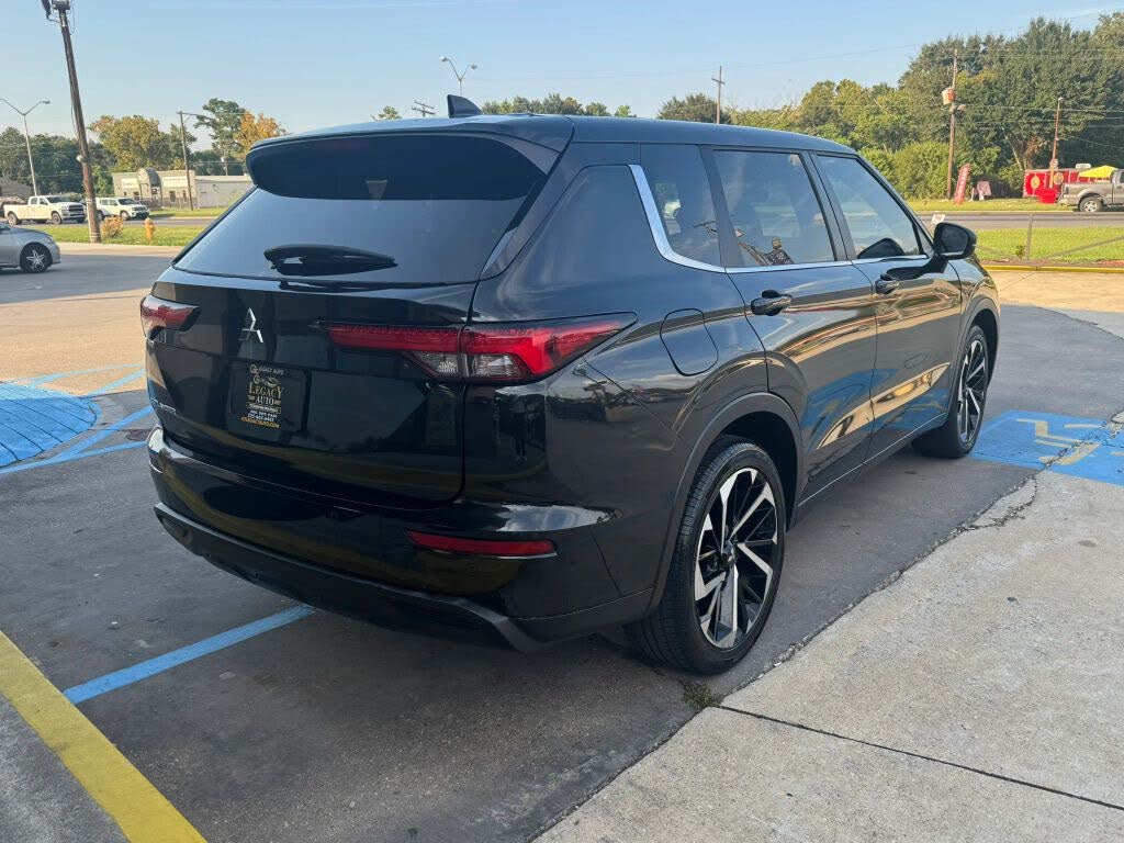 2022 Mitsubishi Outlander ES