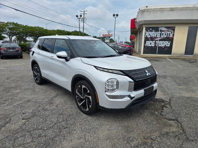 2022 Mitsubishi Outlander ES