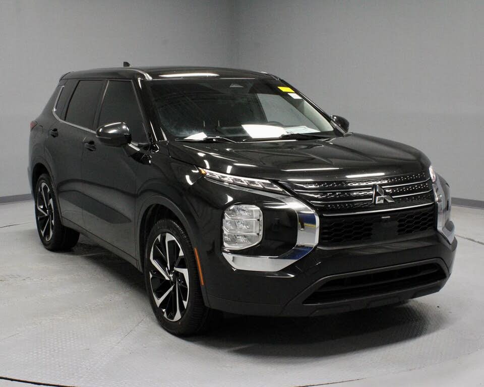 2022 Mitsubishi Outlander ES