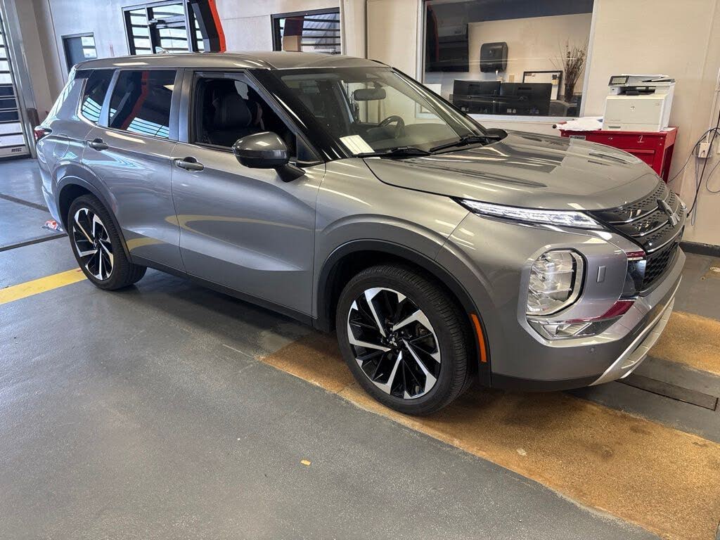 2022 Mitsubishi Outlander Black Edition