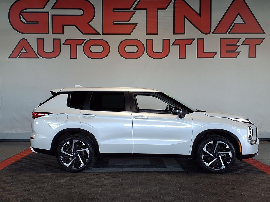 2022 Mitsubishi Outlander Black Edition