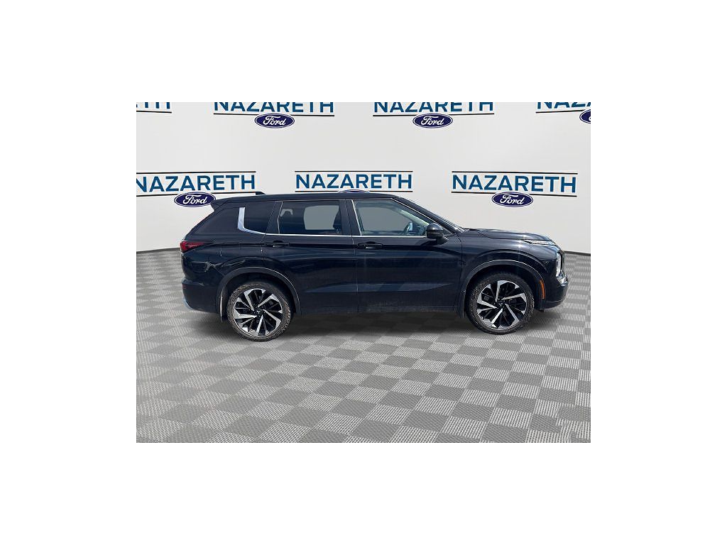 2023 Mitsubishi Outlander SE