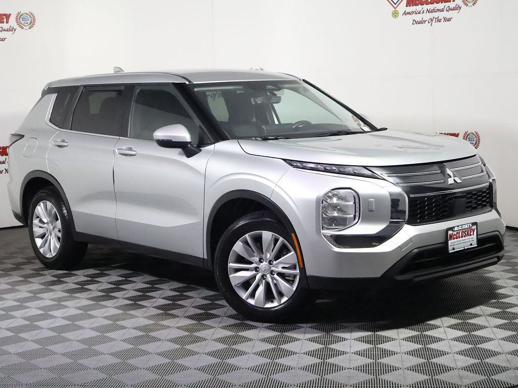 2025 Mitsubishi Outlander ES