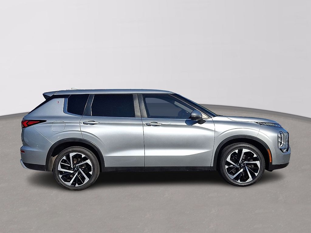 2022 Mitsubishi Outlander SE
