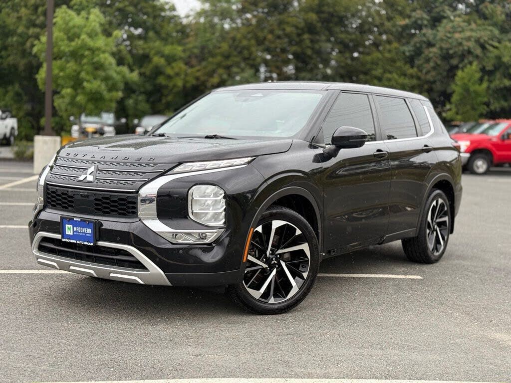 2023 Mitsubishi Outlander SE