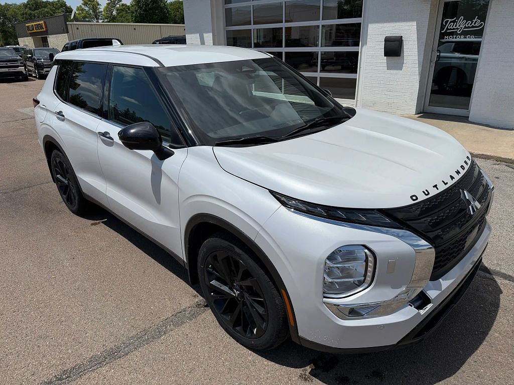 2023 Mitsubishi Outlander Black Edition