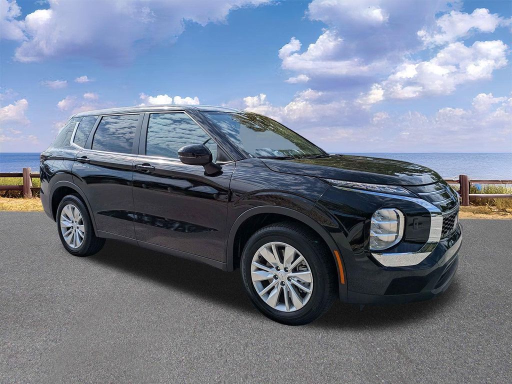2025 Mitsubishi Outlander ES