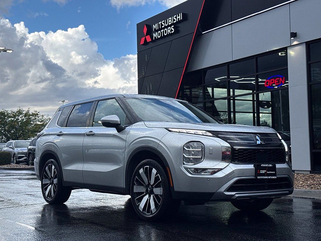 2025 Mitsubishi Outlander SE