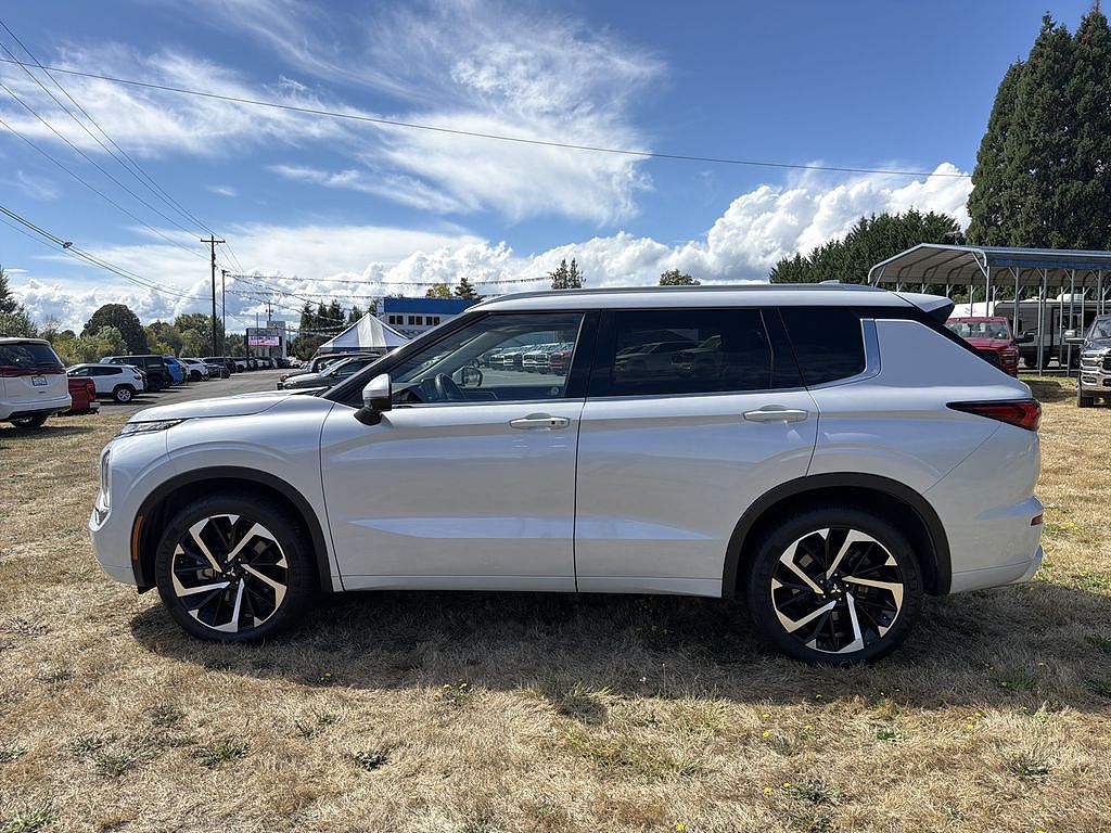 2024 Mitsubishi Outlander Platinum Edition