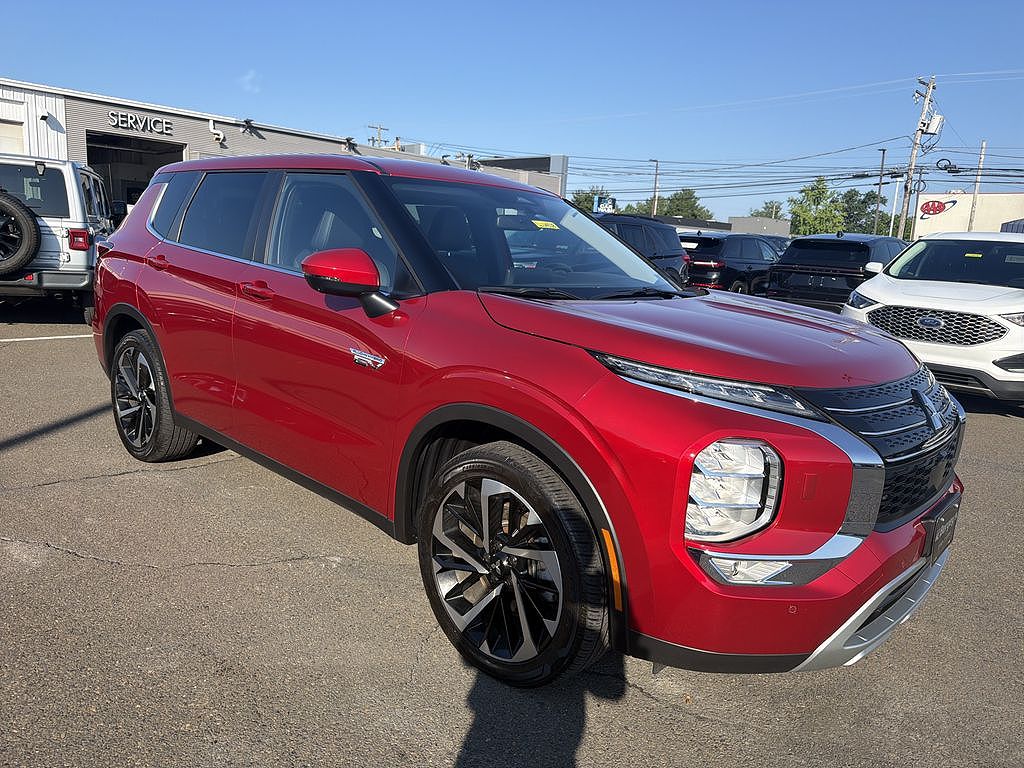 2023 Mitsubishi Outlander Phev 2.4L S-AWC SE PHEV w/ Navigation