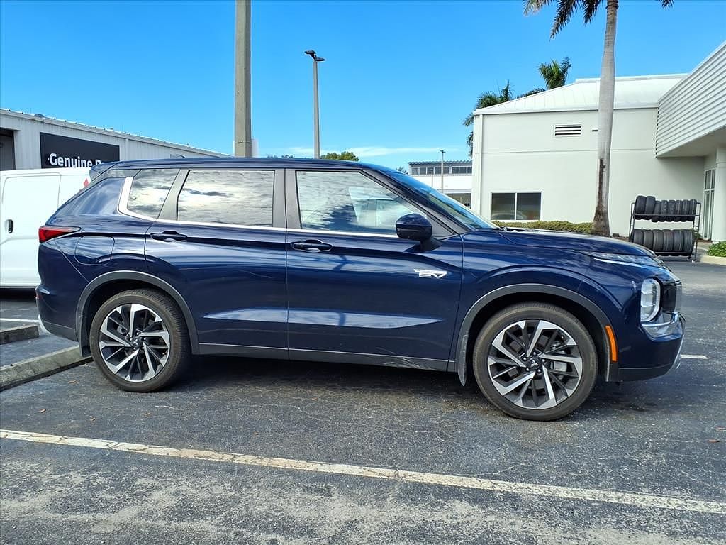 2024 Mitsubishi Outlander PHEV SE