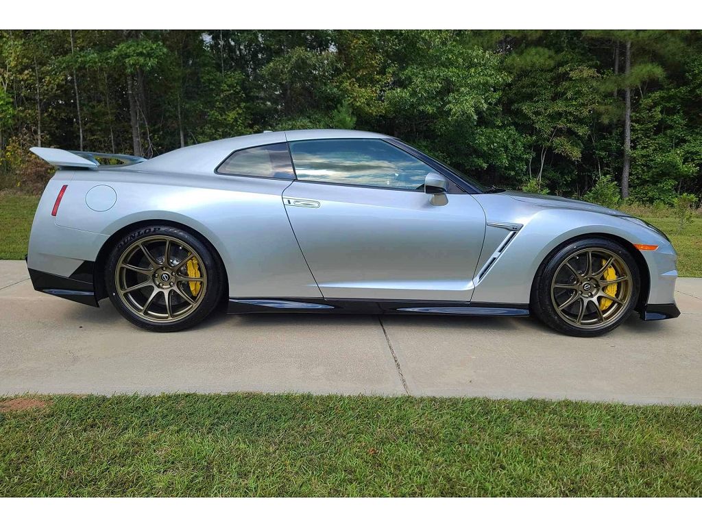 2024 Nissan GT-R T-spec