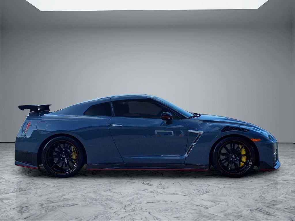 2021 Nissan GT-R NISMO SE