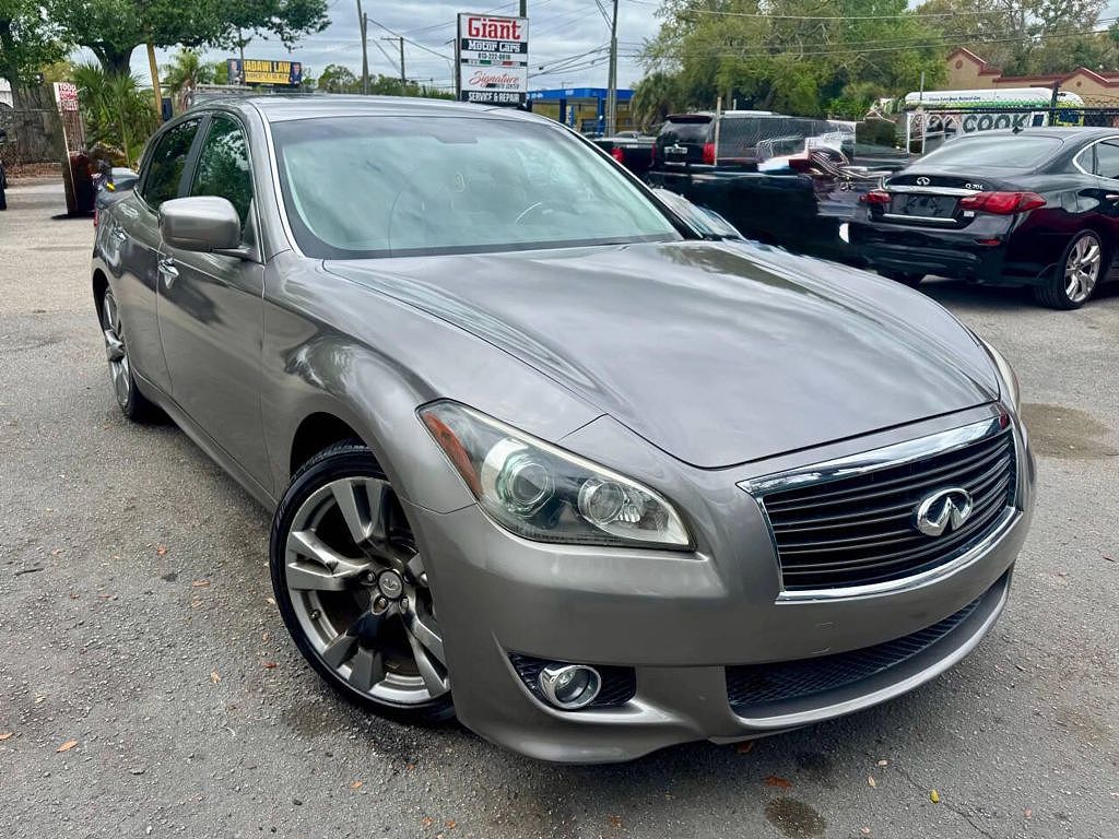 2012 Infiniti M M56