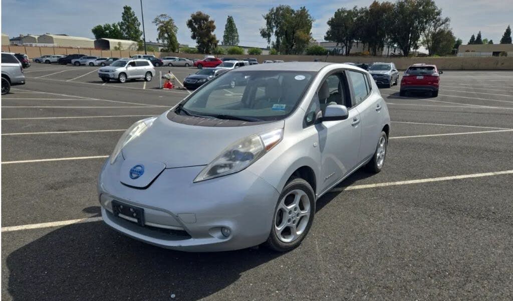 2011 Nissan LEAF photo 1