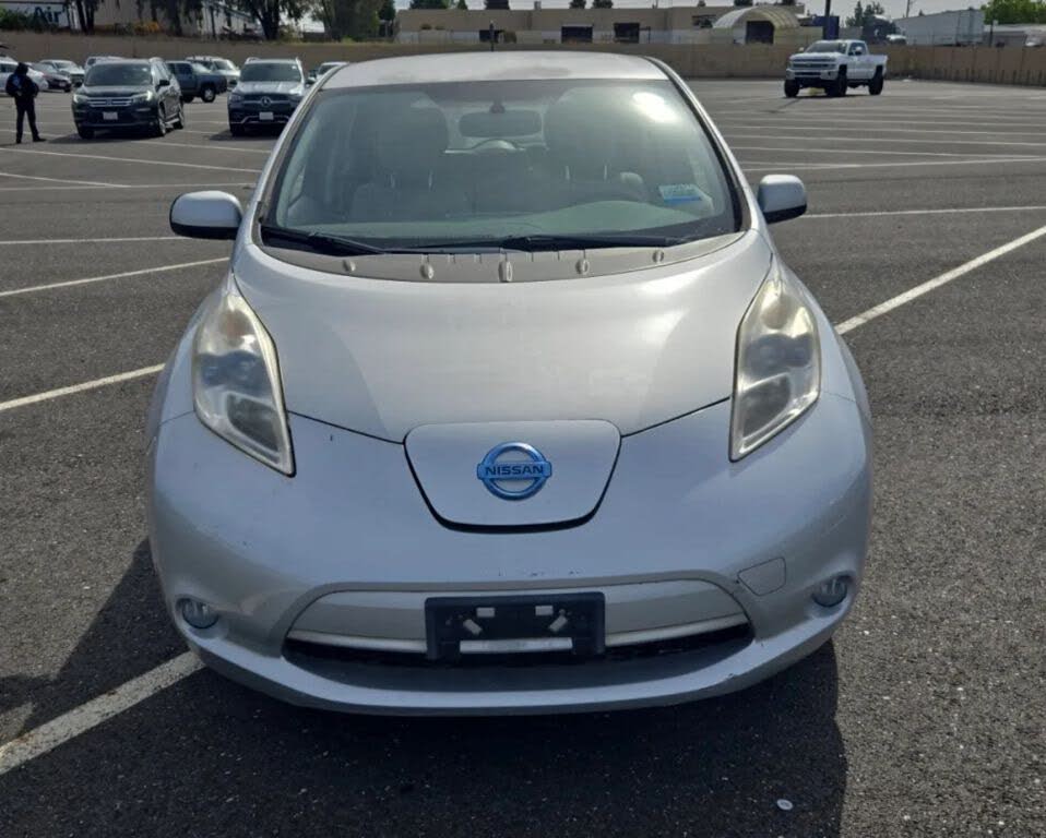 2011 Nissan LEAF photo 2