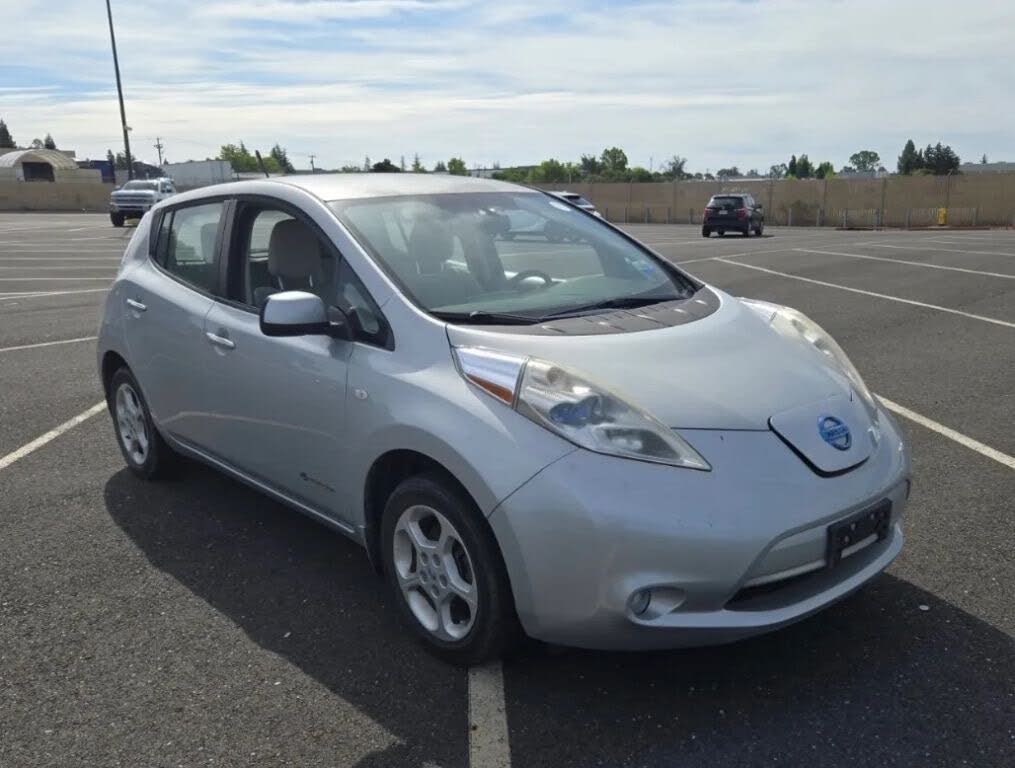 2011 Nissan LEAF photo 3