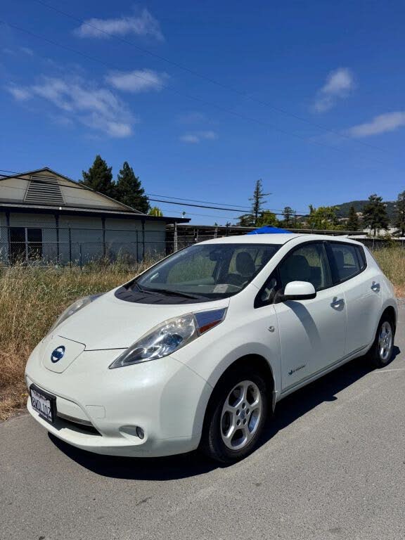 2011 Nissan LEAF photo 2