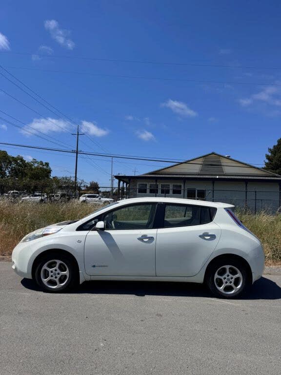 2011 Nissan LEAF photo 3
