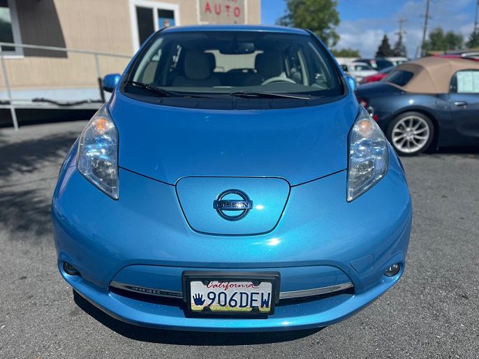 2011 Nissan LEAF photo 2