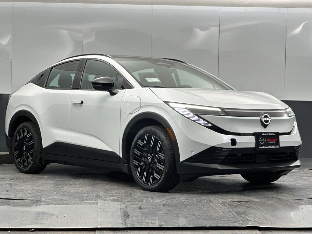 2026 Nissan LEAF Platinum+