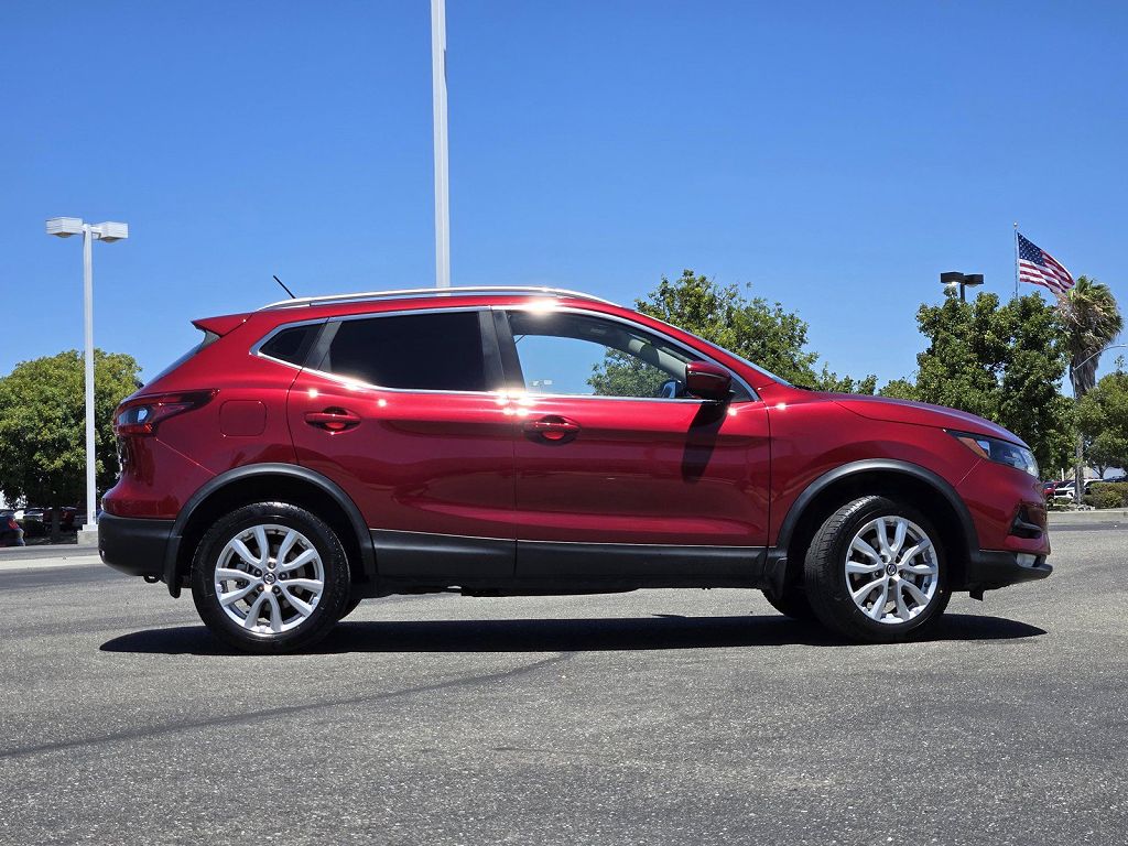 2022 Nissan Rogue Sport SV