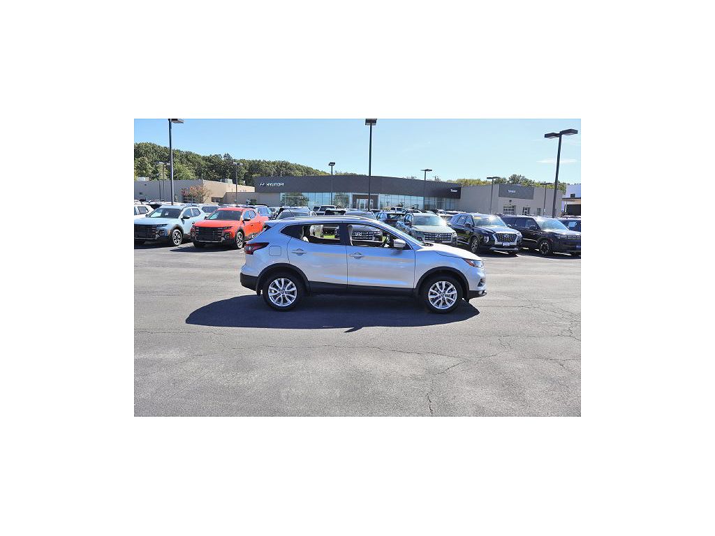 2022 Nissan Rogue Sport SV